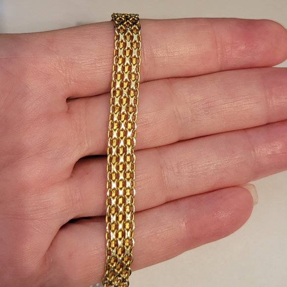 **SOLD**14k Yellow Gold Vintage Mesh Bracelet made in Italy 7.5" 8mm 5.17 grams - Picture 3 of 8